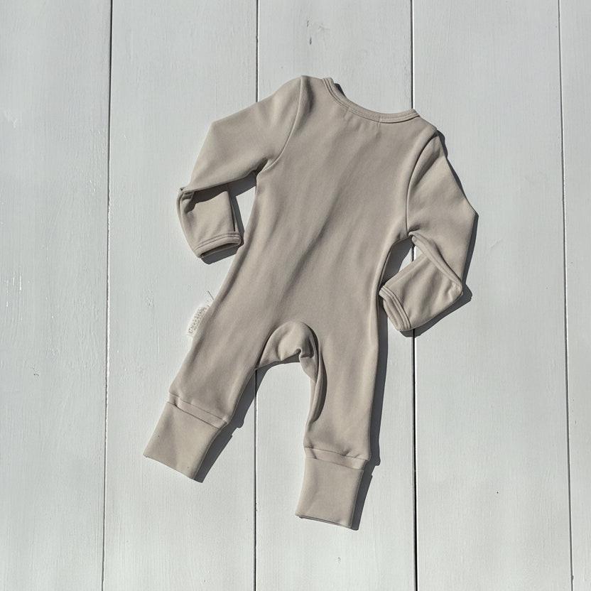 Essentīals Cloudy Romper